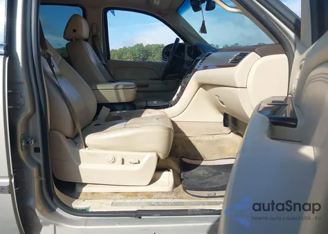 2007 Cadillac Escalade Standard z USA, uszkodzony, nr VIN 1GYEC63827R385546